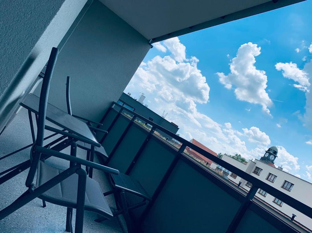 E1 Luxury Oldtown Apt - 2X Parking, Foodstore, Pcscreen, Netflix, Unlimited Music, Crib, Babychair, Fastwifi, Aircon Koszyce Zewnętrze zdjęcie