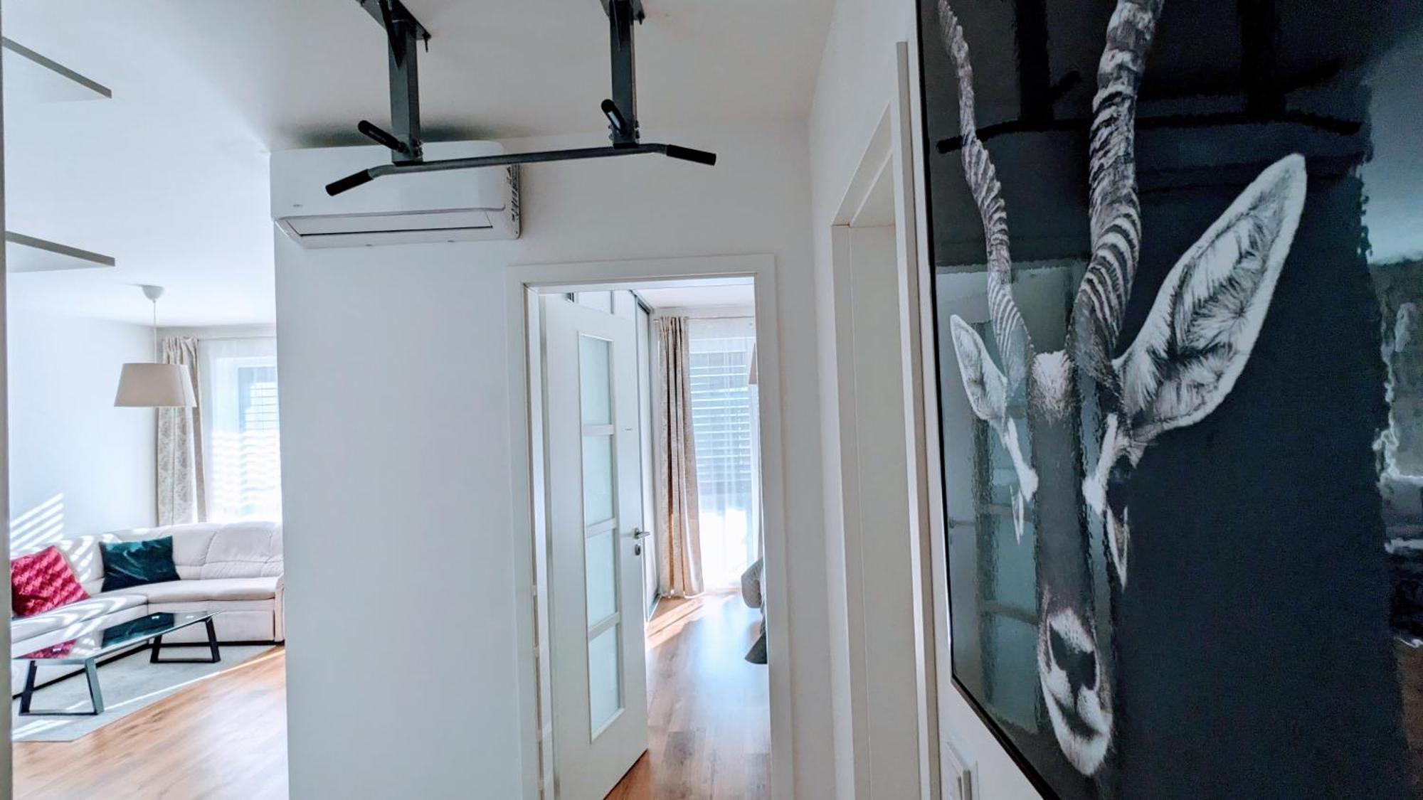 E1 Luxury Oldtown Apt - 2X Parking, Foodstore, Pcscreen, Netflix, Unlimited Music, Crib, Babychair, Fastwifi, Aircon Koszyce Zewnętrze zdjęcie