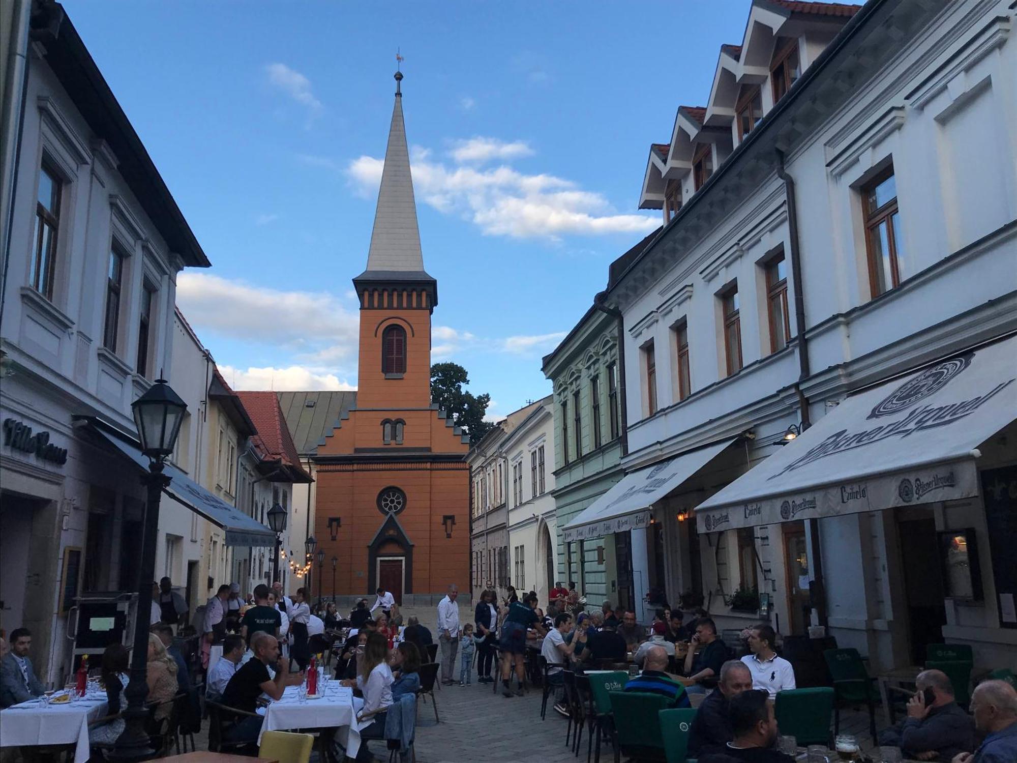 E1 Luxury Oldtown Apt - 2X Parking, Foodstore, Pcscreen, Netflix, Unlimited Music, Crib, Babychair, Fastwifi, Aircon Koszyce Zewnętrze zdjęcie